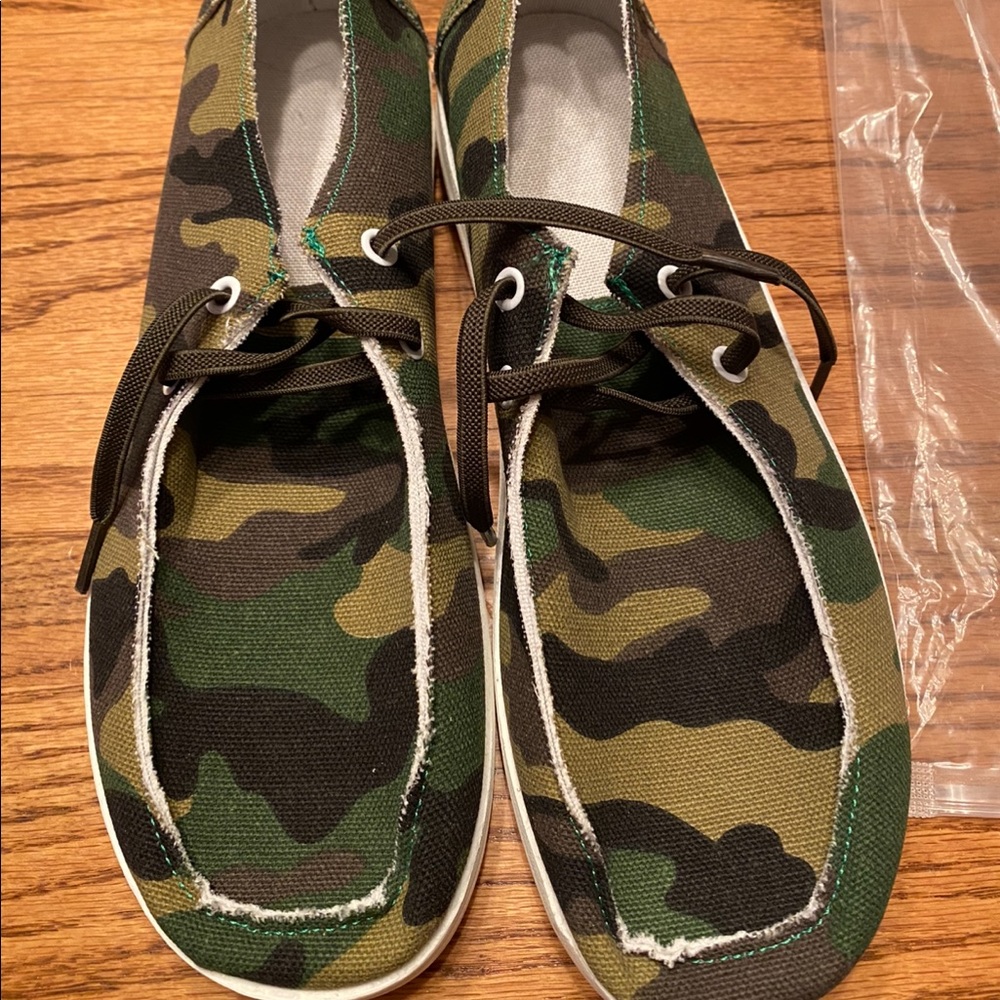 Womens shoes size 8 - brand new - camo print